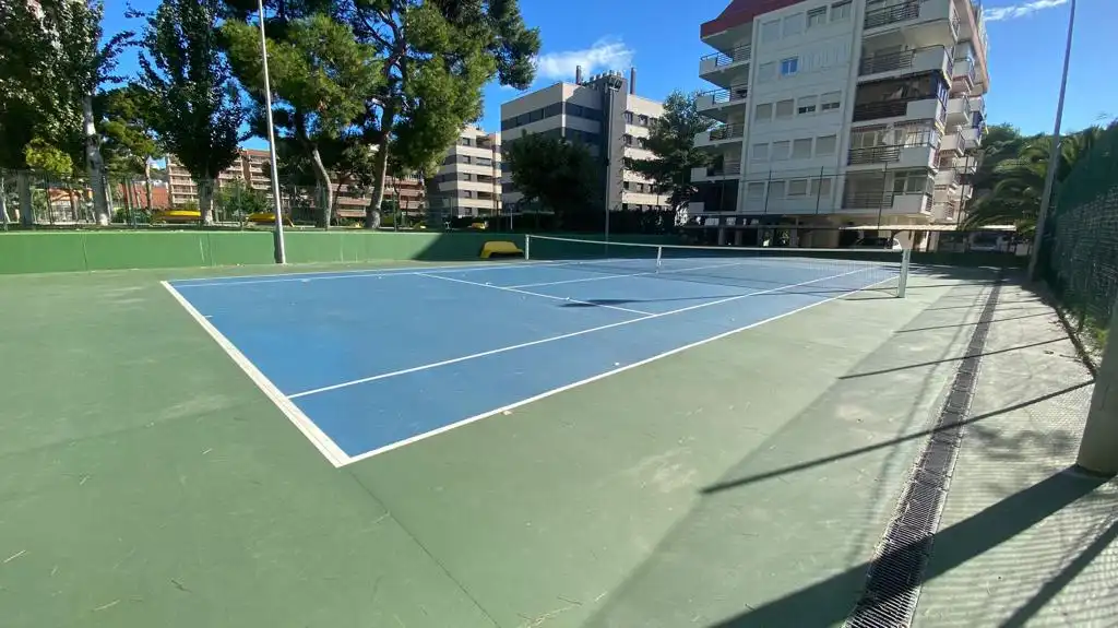Aparcament de Apartament en venda en Benicasim / Benicàssim amb Jardí privat, Terrassa i Moblat