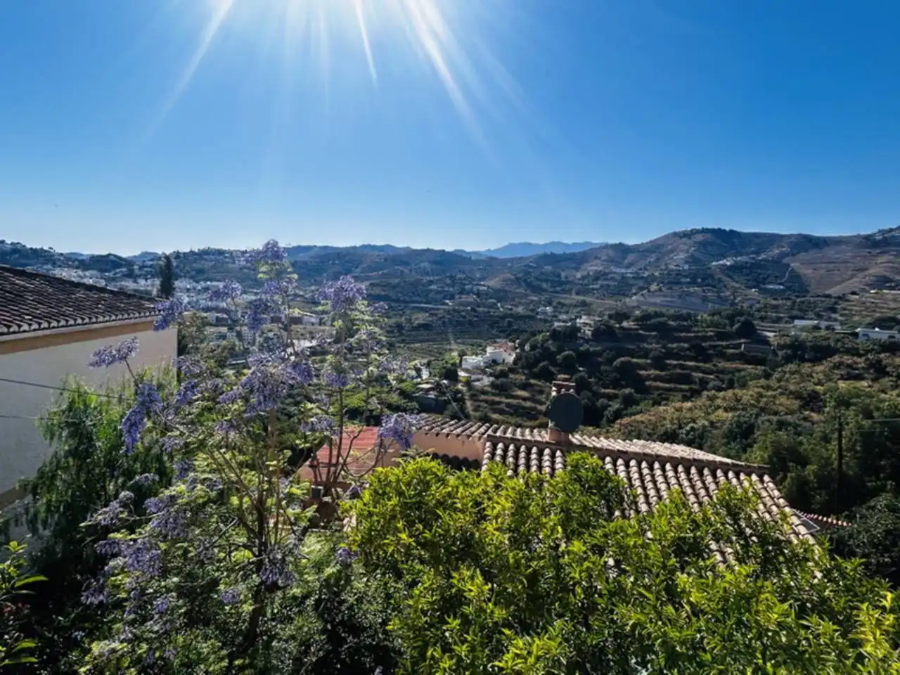 Vista exterior de Casa o xalet en venda en Almuñécar amb Jardí privat i Terrassa