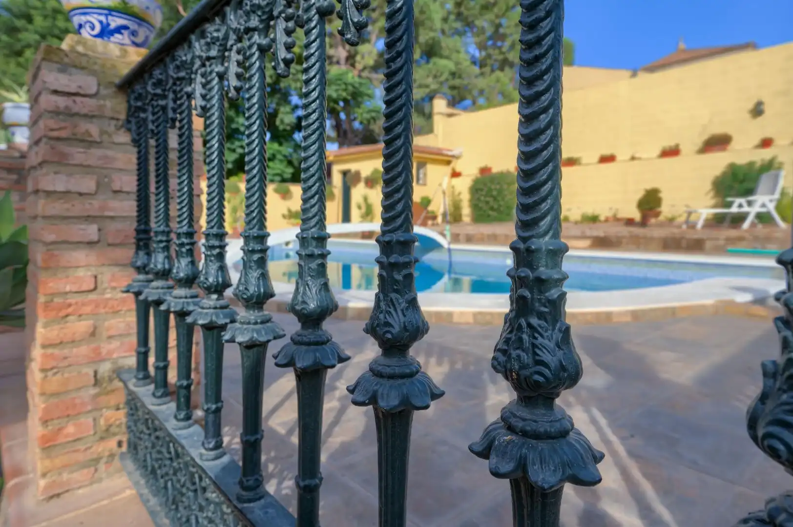 Piscina de Casa o chalet en venta en Sanlúcar la Mayor con Aire acondicionado, Calefacción y Jardín privado