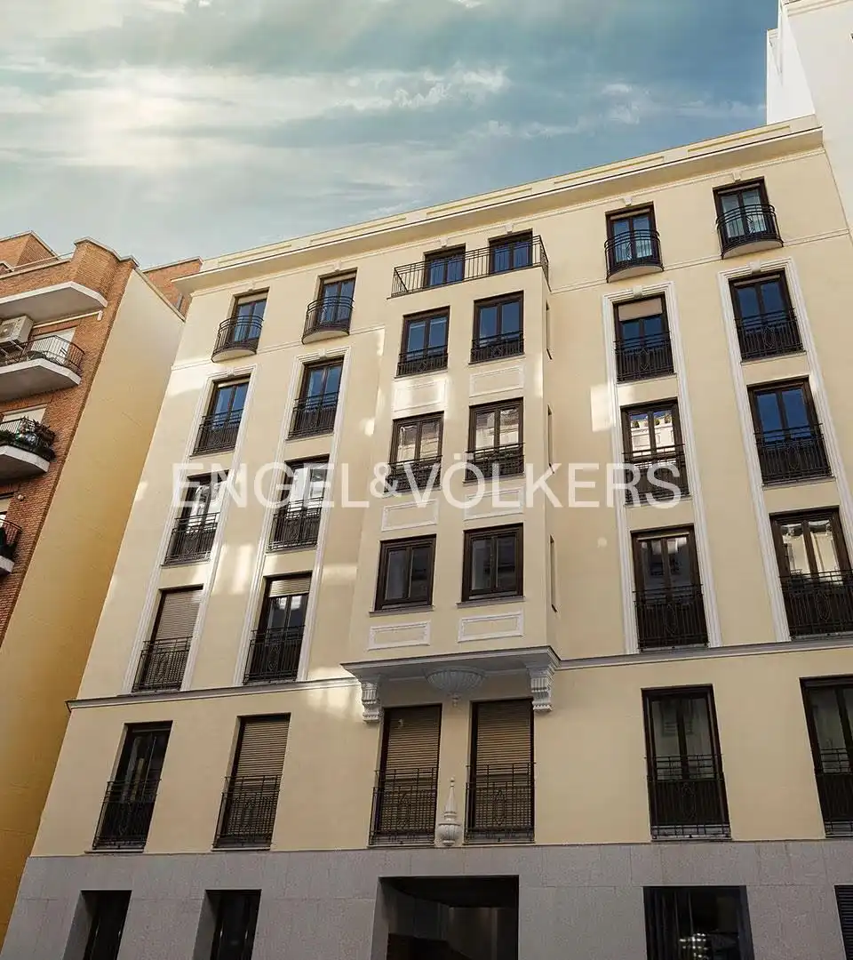 Vista exterior de Dúplex en venda en Madrid amb Aire condicionat, Calefacció i Jardí privat