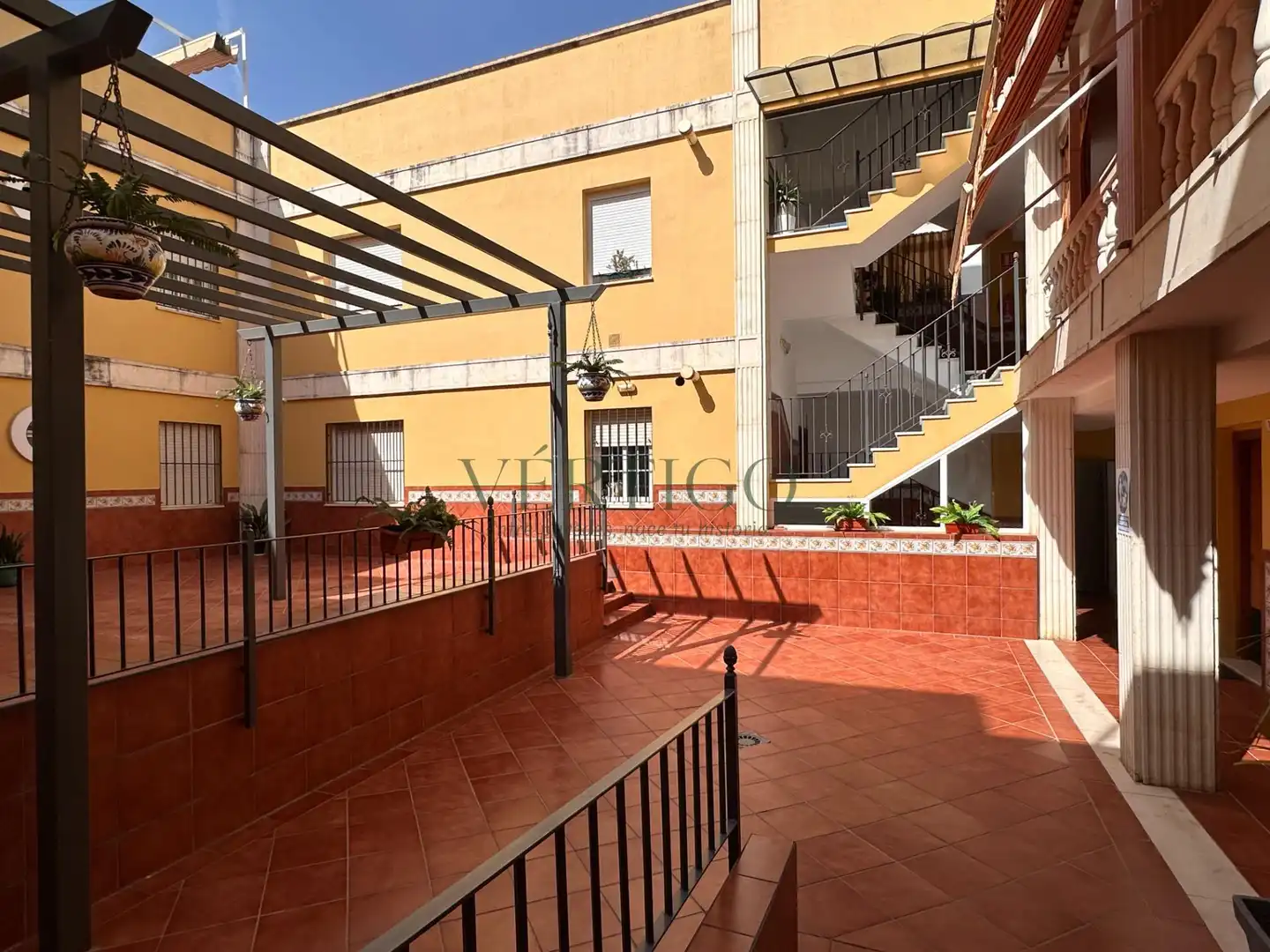 Vista exterior de Piso en venta en Dos Hermanas con Aire acondicionado y Trastero