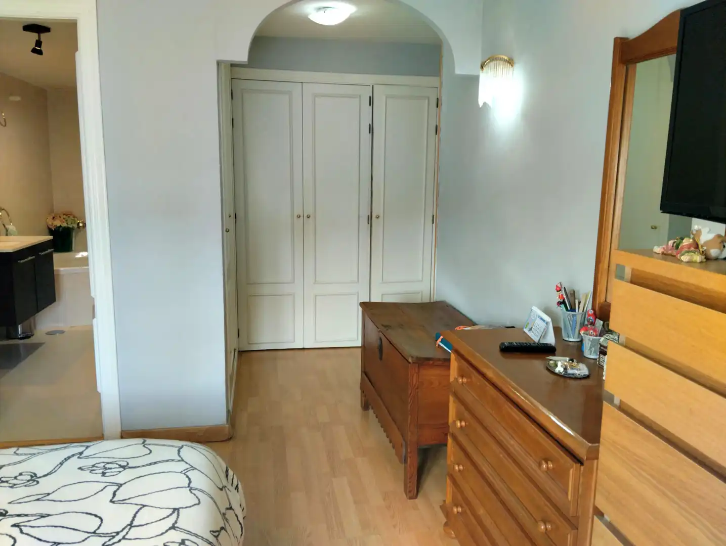 Habitación de Casa adosada en venta en San Lorenzo de El Escorial con Aire acondicionado, Calefacción y Jardín privado