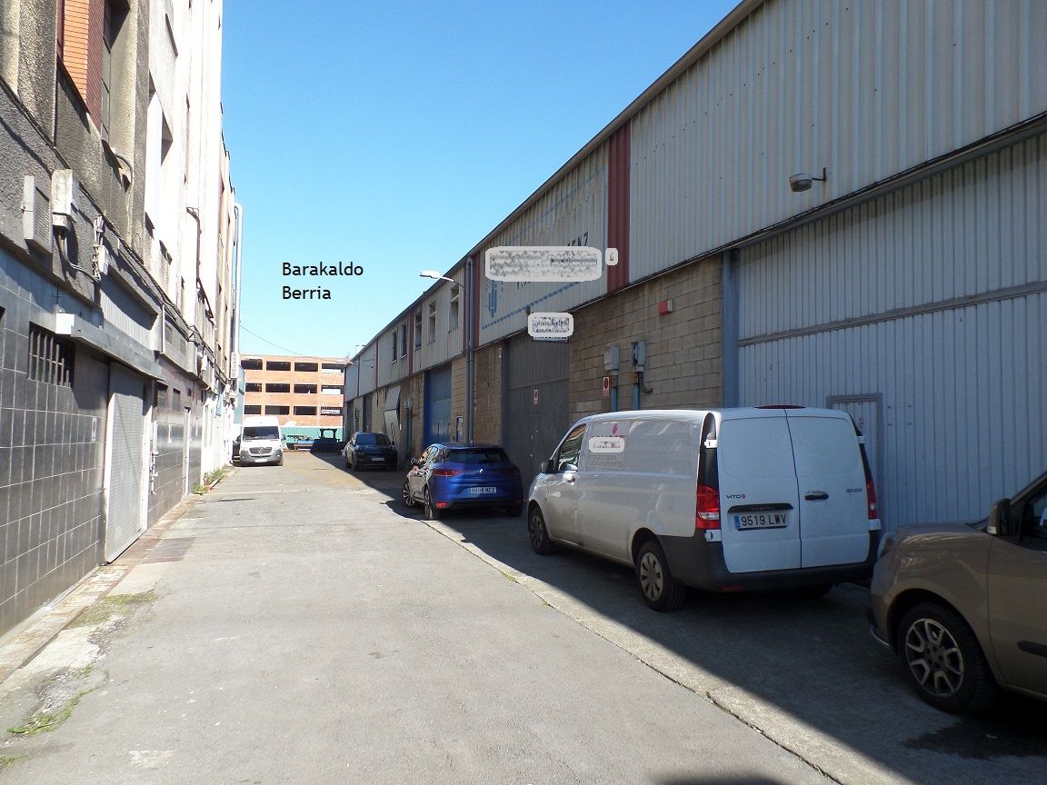 Vista exterior de Nau industrial en venda en Barakaldo 
