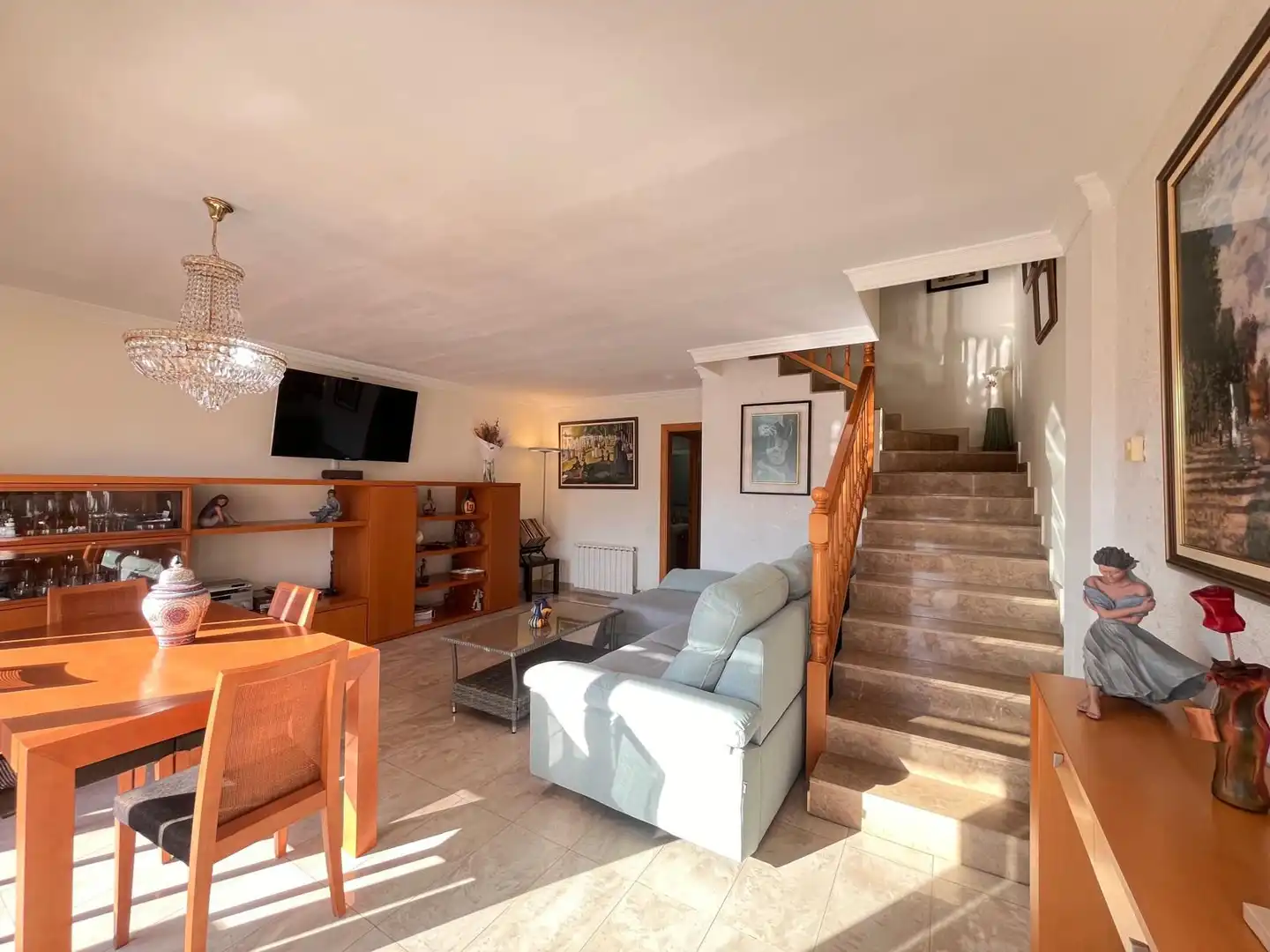 Sala de estar de Casa adosada en venta en Vilanova i la Geltrú con Calefacción, Jardín privado y Terraza
