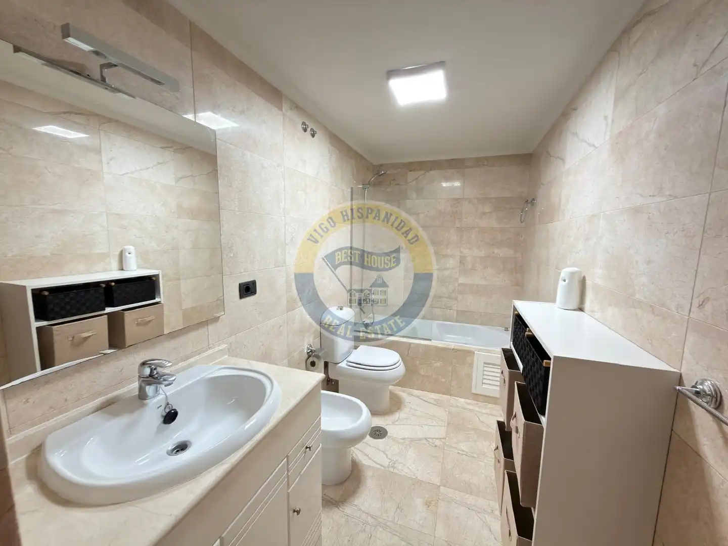 Apartments for rent in Calle ROSALIA DE CASTRO, Centro - Areal