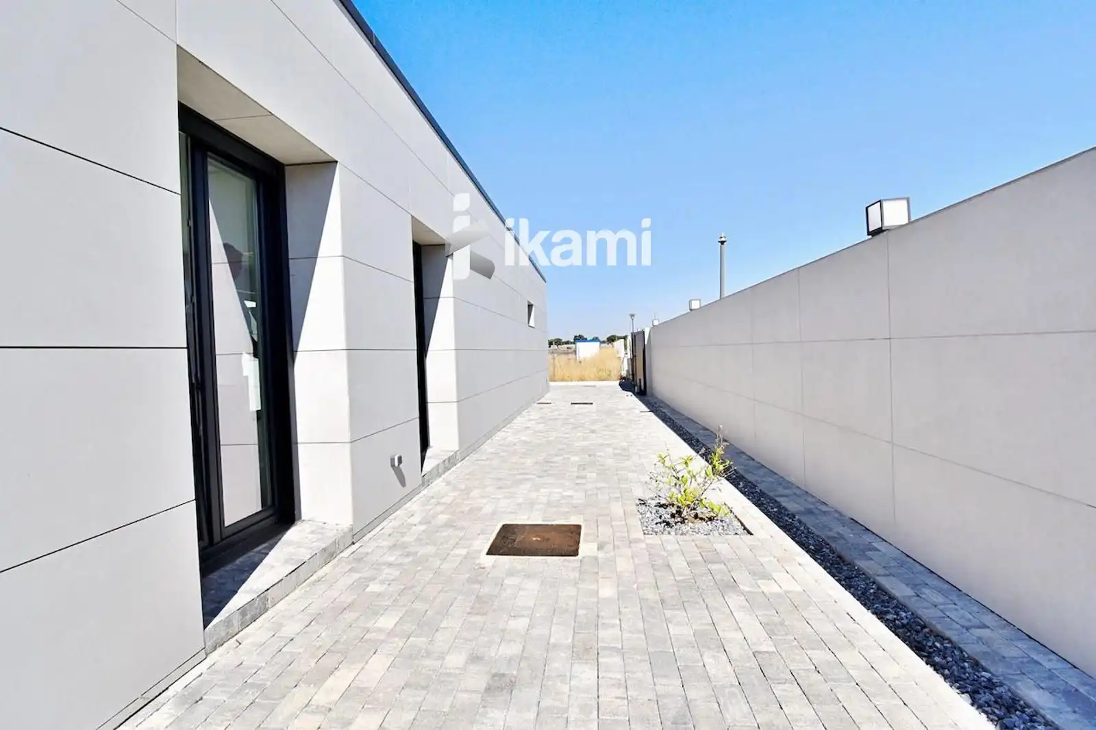 Houses for sale in Chiloeches  with Air Conditioner and Alarm