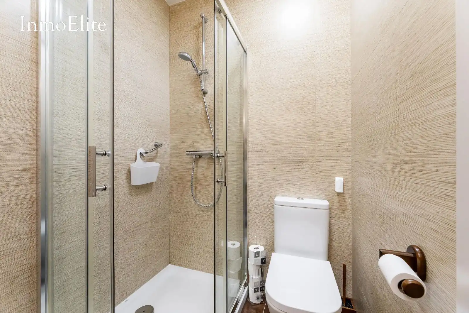 Bathroom of Detached homes for sale in Majadahonda  with Air Conditioner, Heating and Private garden