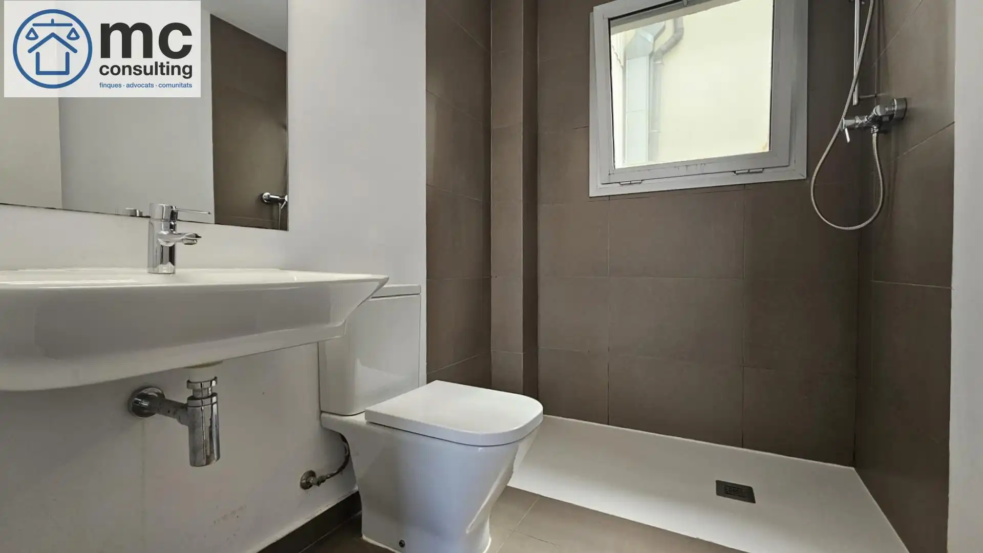 Bathroom of Duplexes for sale in Montserrat - El Passeig