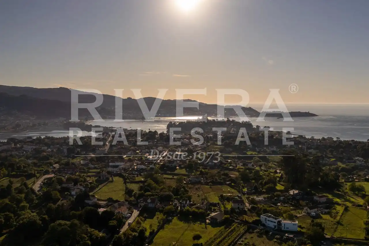 Vista exterior de Casa o xalet en venda en Nigrán amb Calefacció, Jardí privat i Moblat