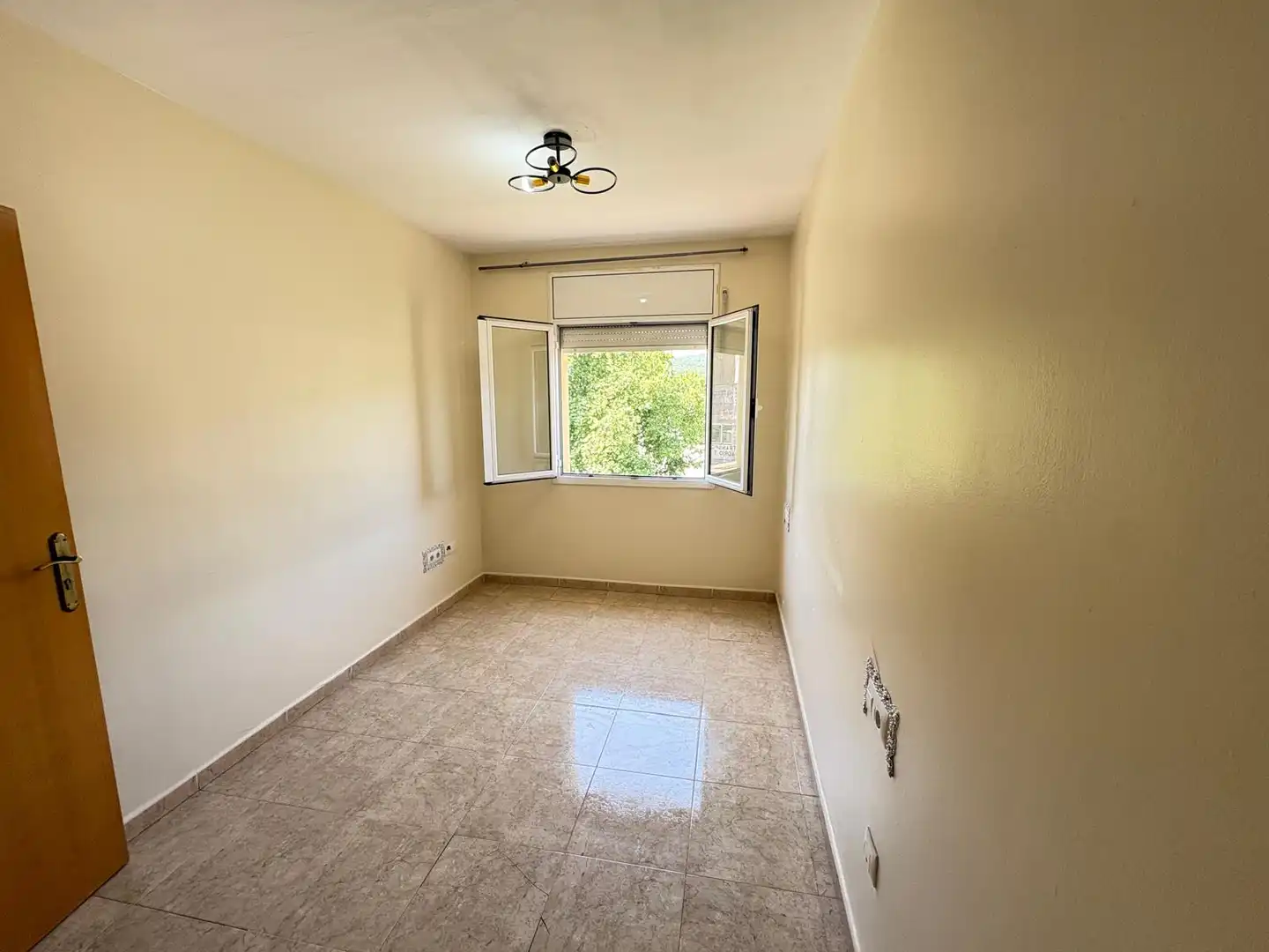 Habitación de Piso en venta en La Jonquera con Aire acondicionado, Calefacción y Horno