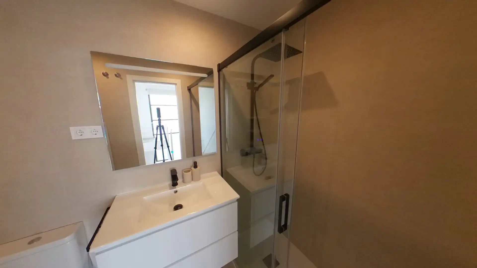 Bathroom of Flat for rent in San Sebastián de los Reyes  with Air Conditioner, Heating and Swimming Pool