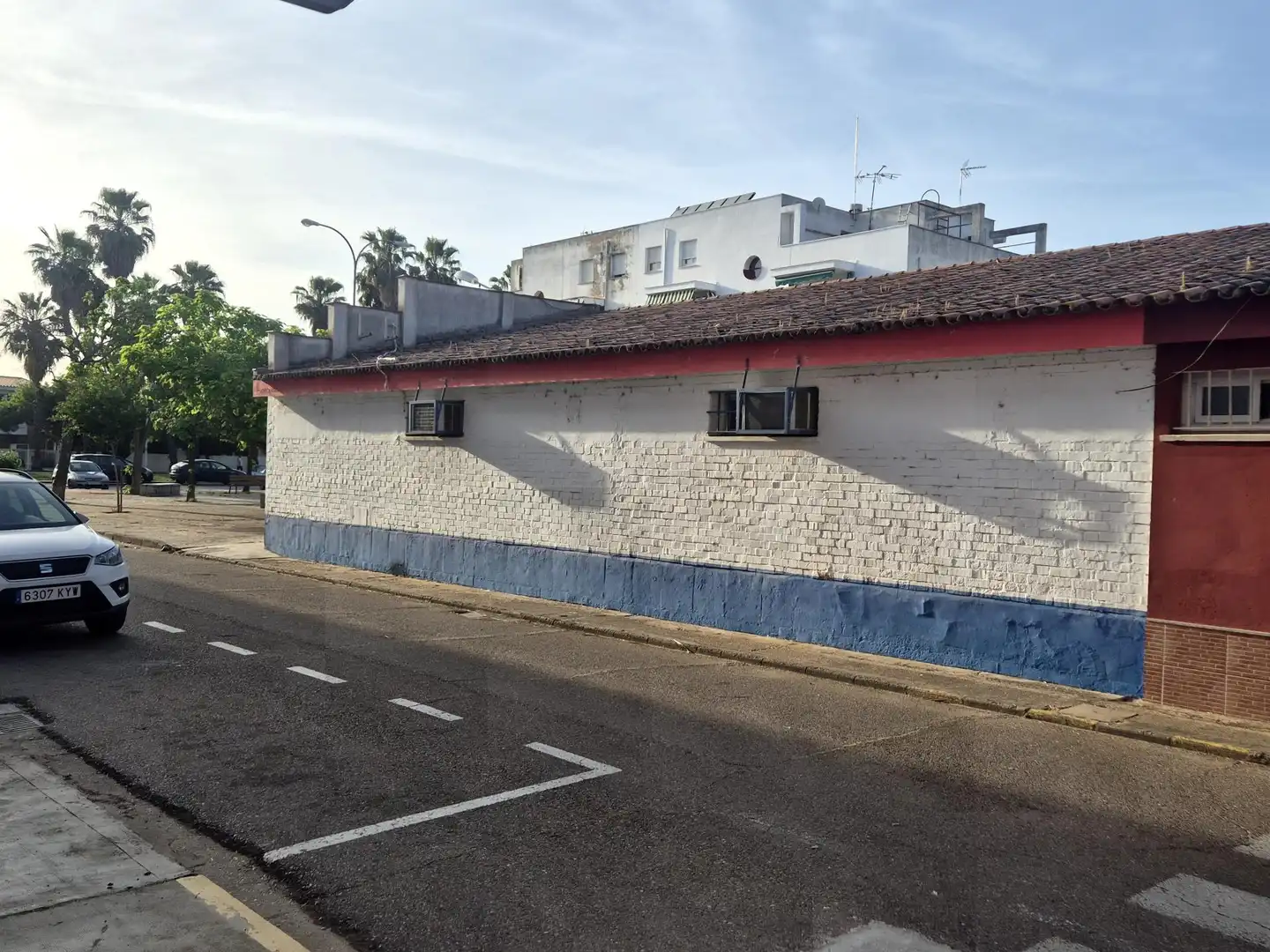 Vista exterior de Local en venda en Montijo amb Calefacció