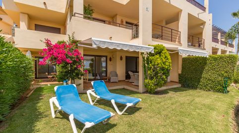 Foto 2 de Piso en venta en Los Arqueros - Puerto del Almendro, Benahavís