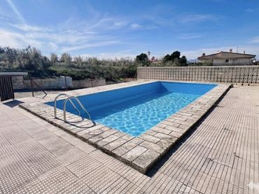 Villa con balcone in vendita a Petrer