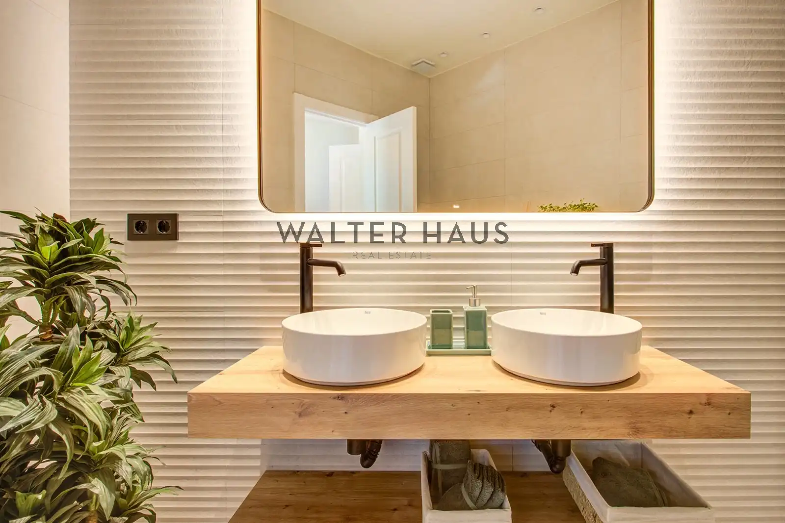 Baño de Piso en venta en Barcelona con Aire acondicionado, Amueblado y Horno