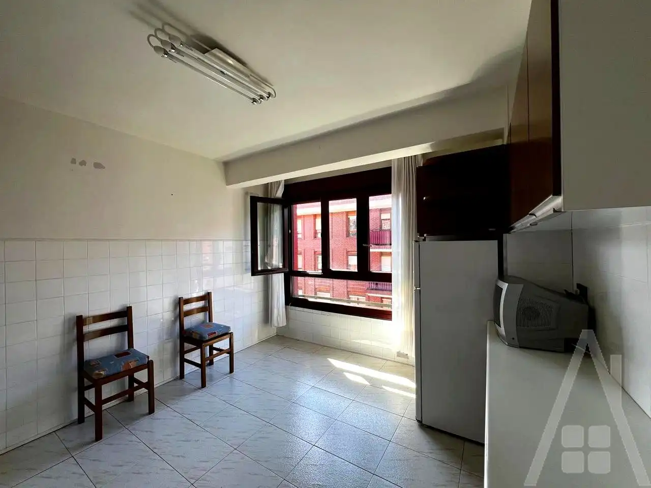 Cocina de Piso en venta en Etxebarri con Parquet, Terraza y Amueblado
