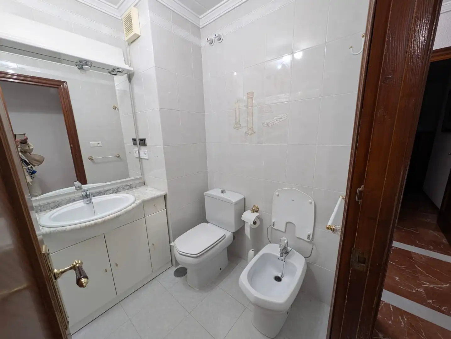 Baño de Piso en venta en Lucena con Calefacción, Terraza y Trastero
