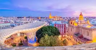 Vista exterior de Edifici en venda en Sevilla