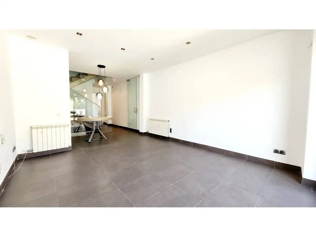 Einfamilien-Reihenhaus zum Verkauf in Sabadell mit Klimaanlage, Heizung und Terrasse