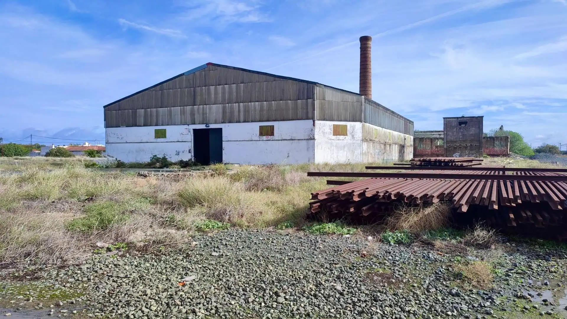 Vista exterior de Nave industrial en venta en Tocina