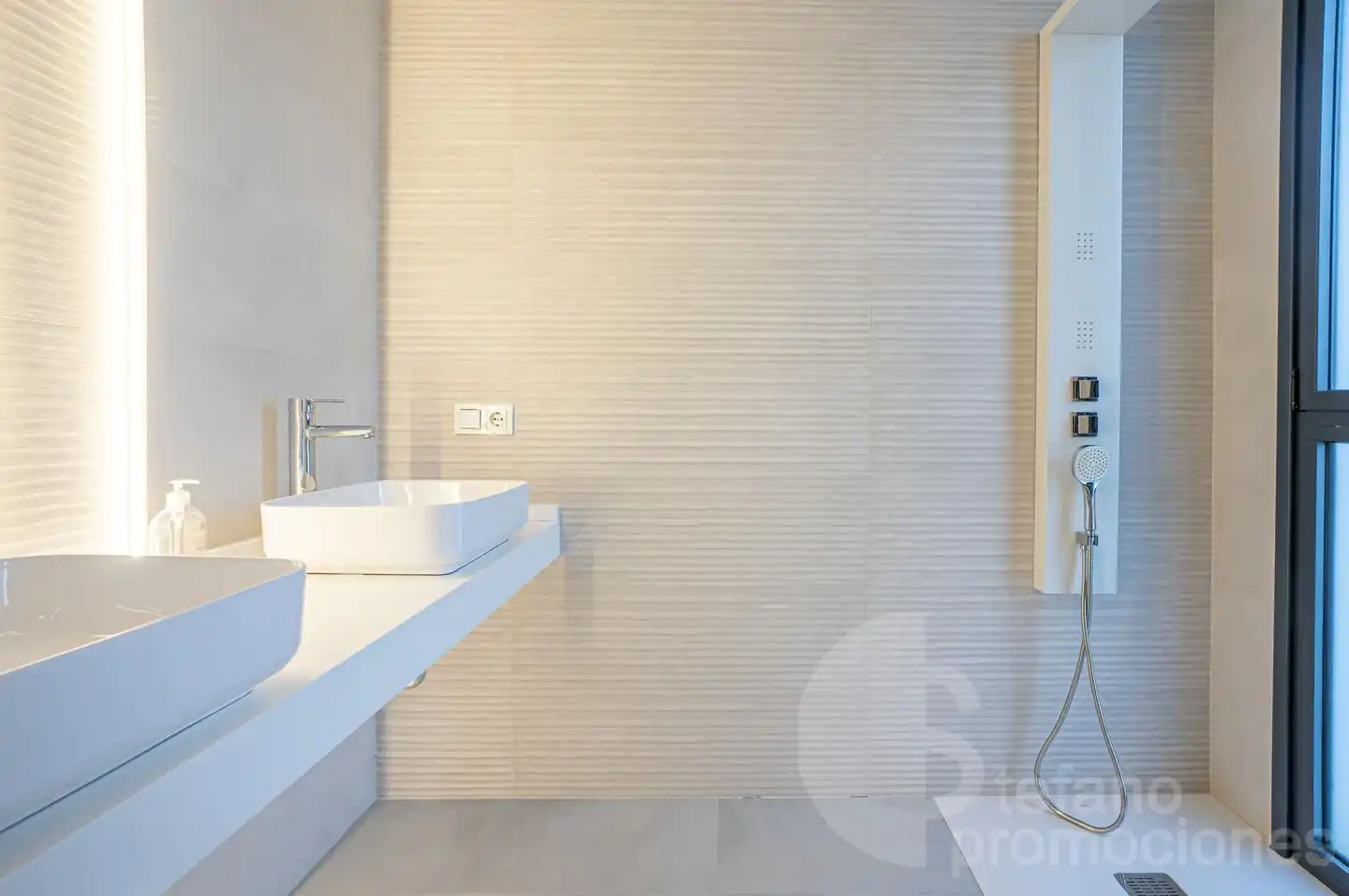 Baño de Casa adosada en venta en Rincón de la Victoria con Terraza y Piscina comunitaria