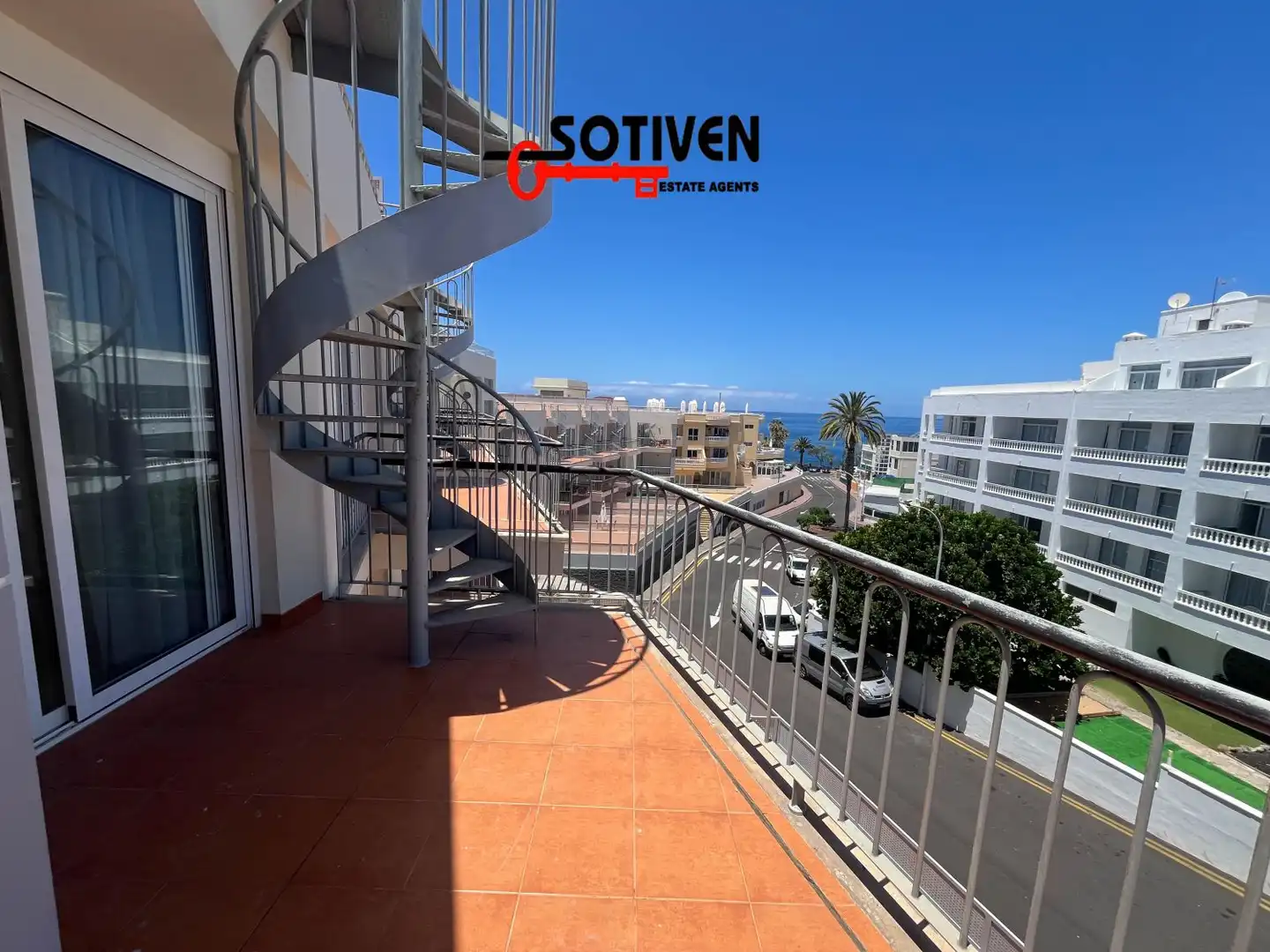 Außenansicht von Wohnungen zum Verkauf in Santiago del Teide mit Terrasse, Balkon und Gemeinschaftspool