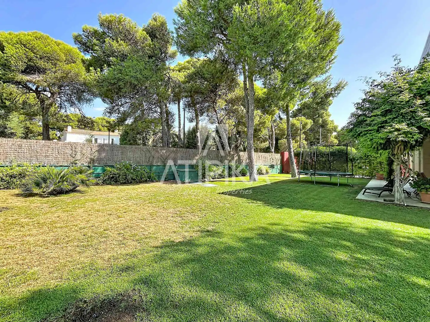 Jardí de Casa o xalet de lloguer en Sitges amb Aire condicionat, Terrassa i Piscina