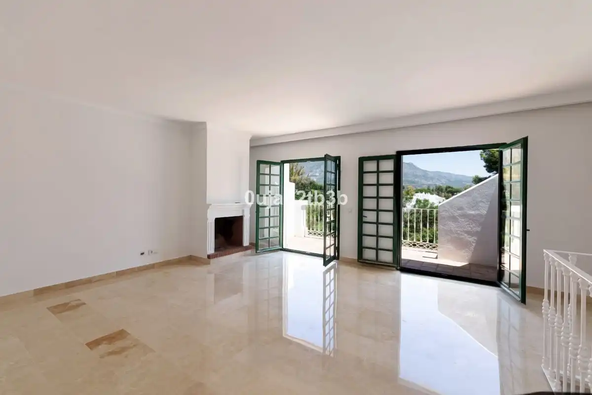Living room of Detached homes for rent in Marbella  with Air Conditioner, Private garden and Terrace