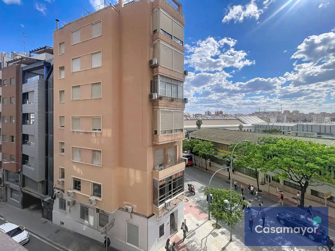 Vista exterior de Piso de alquiler en Alicante / Alacant con Aire acondicionado, Calefacción y Balcón
