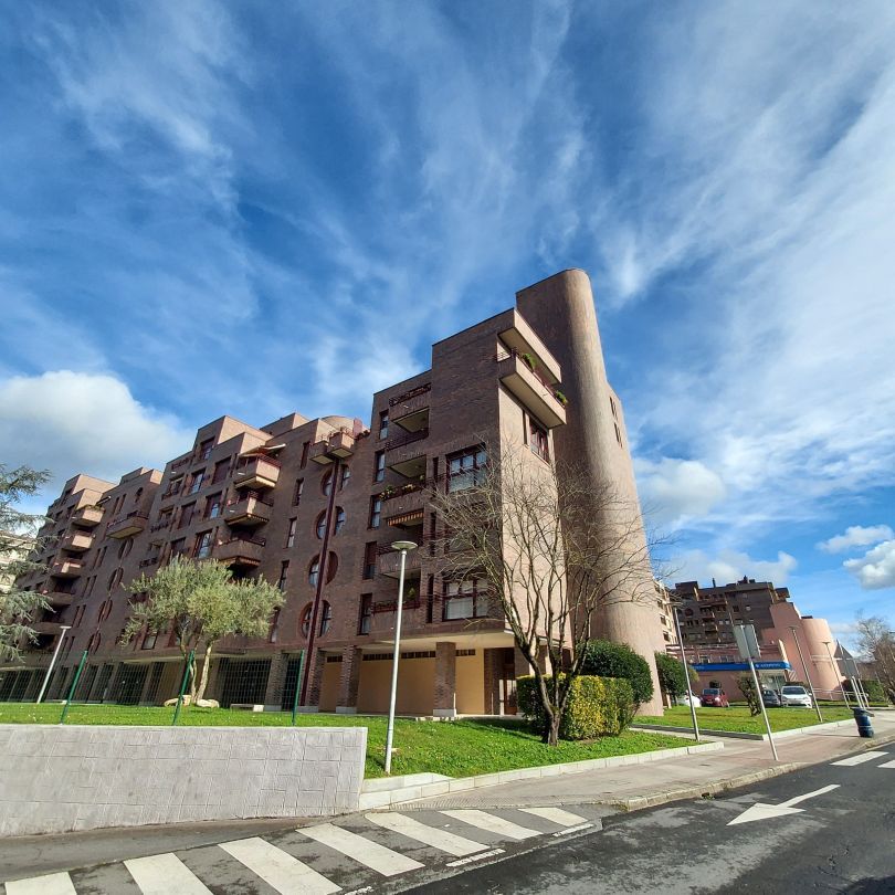 Vista exterior de Pis en venda en Durango amb Calefacció, Jardí privat i Traster