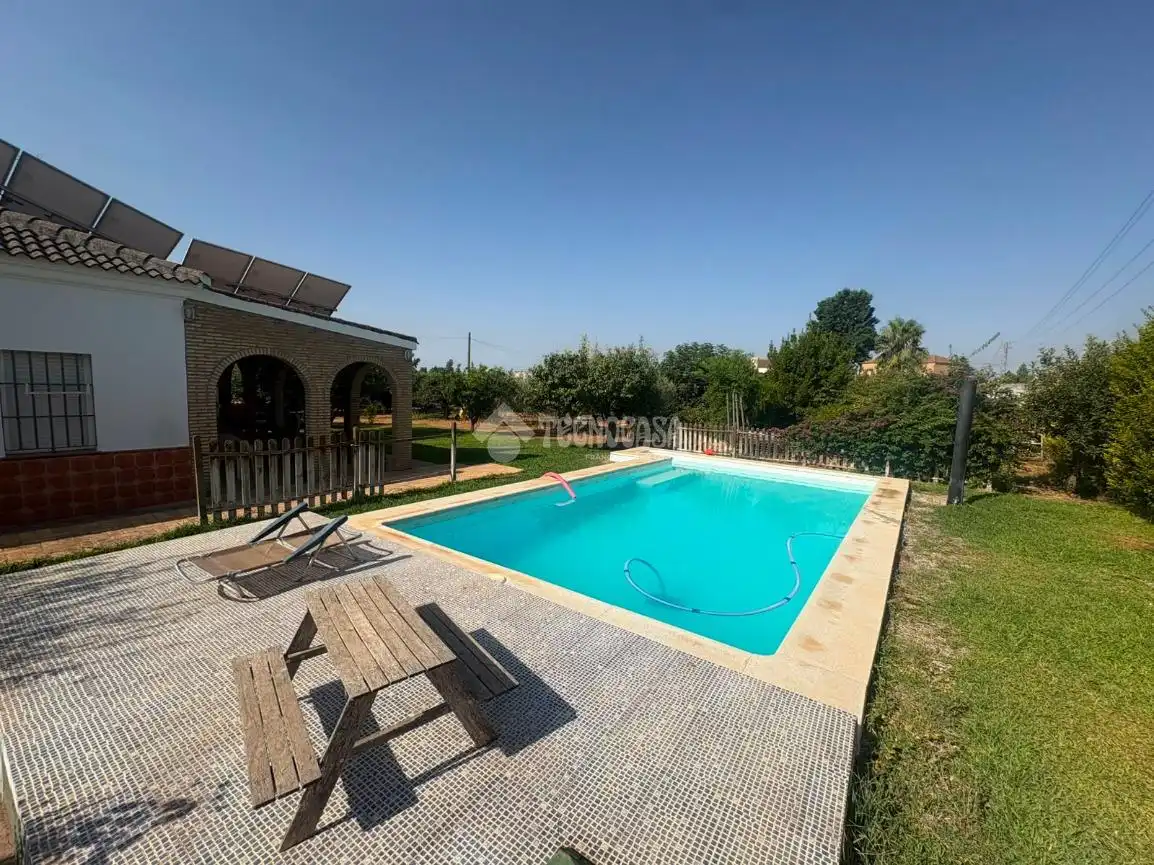 Piscina de Casa o chalet en venta en Espartinas con Aire acondicionado, Calefacción y Jardín privado
