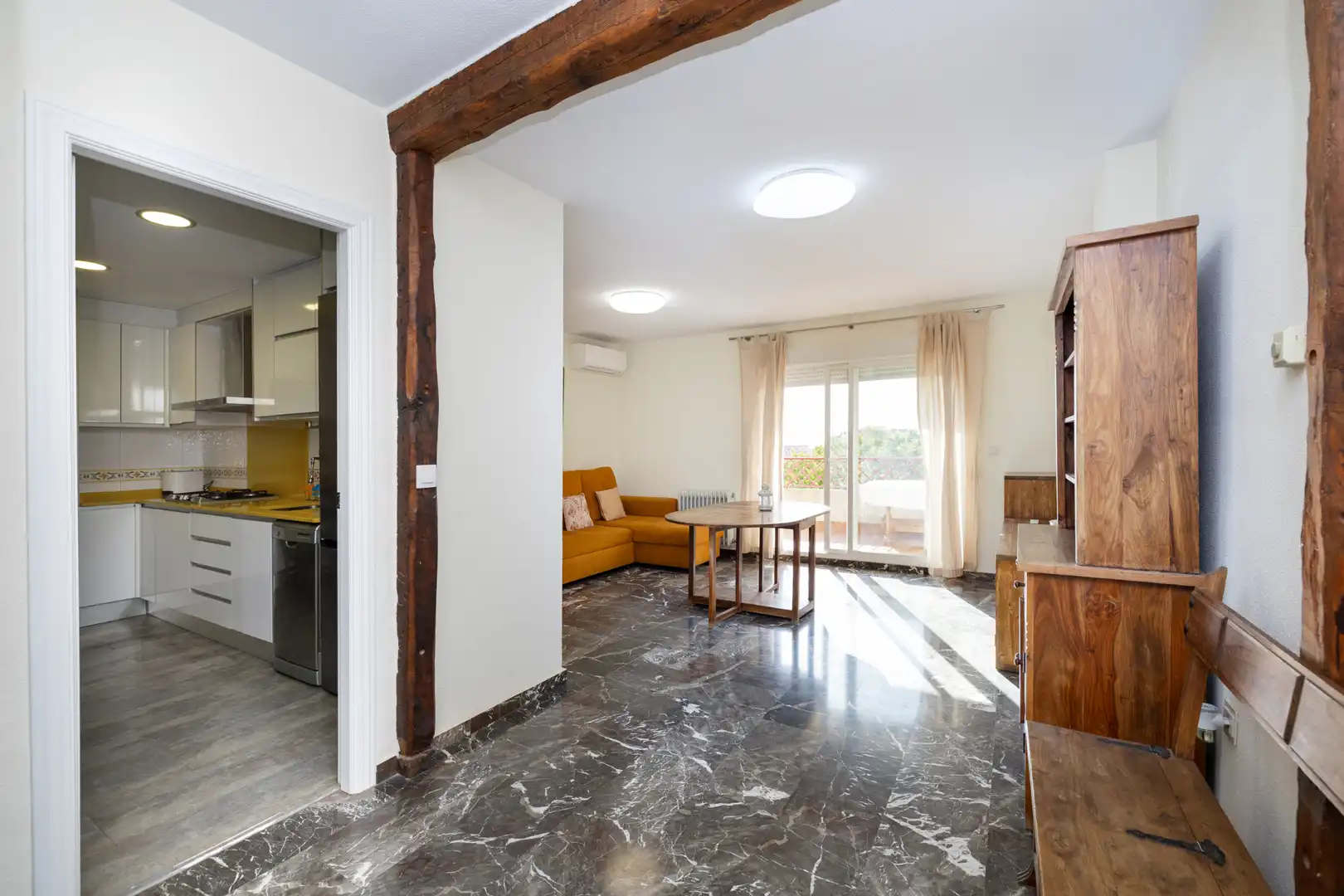 Living room of Flat for rent in Granada  with Air Conditioner, Heating and Terrace