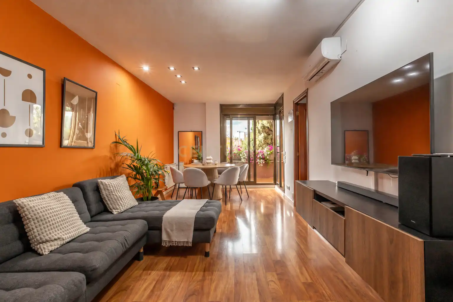 Apartment with terrace for sale in Avinguda del Pla del Vent, Sant Joan Despí, Spain, imagen 3