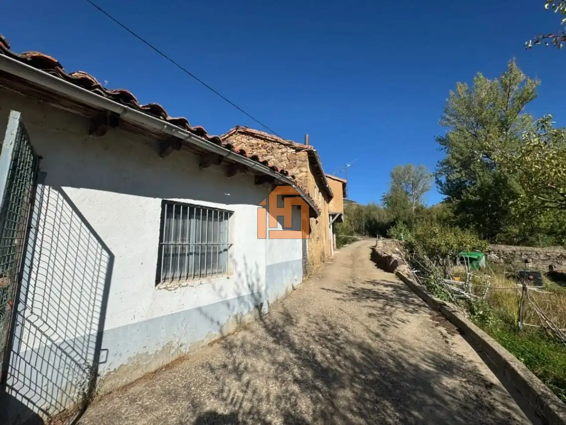 Vista exterior de Casa o chalet en venta en La Pola de Gordón , León