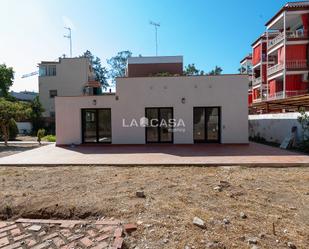 Vista exterior de Casa o xalet en venda en Castelldefels amb Aire condicionat