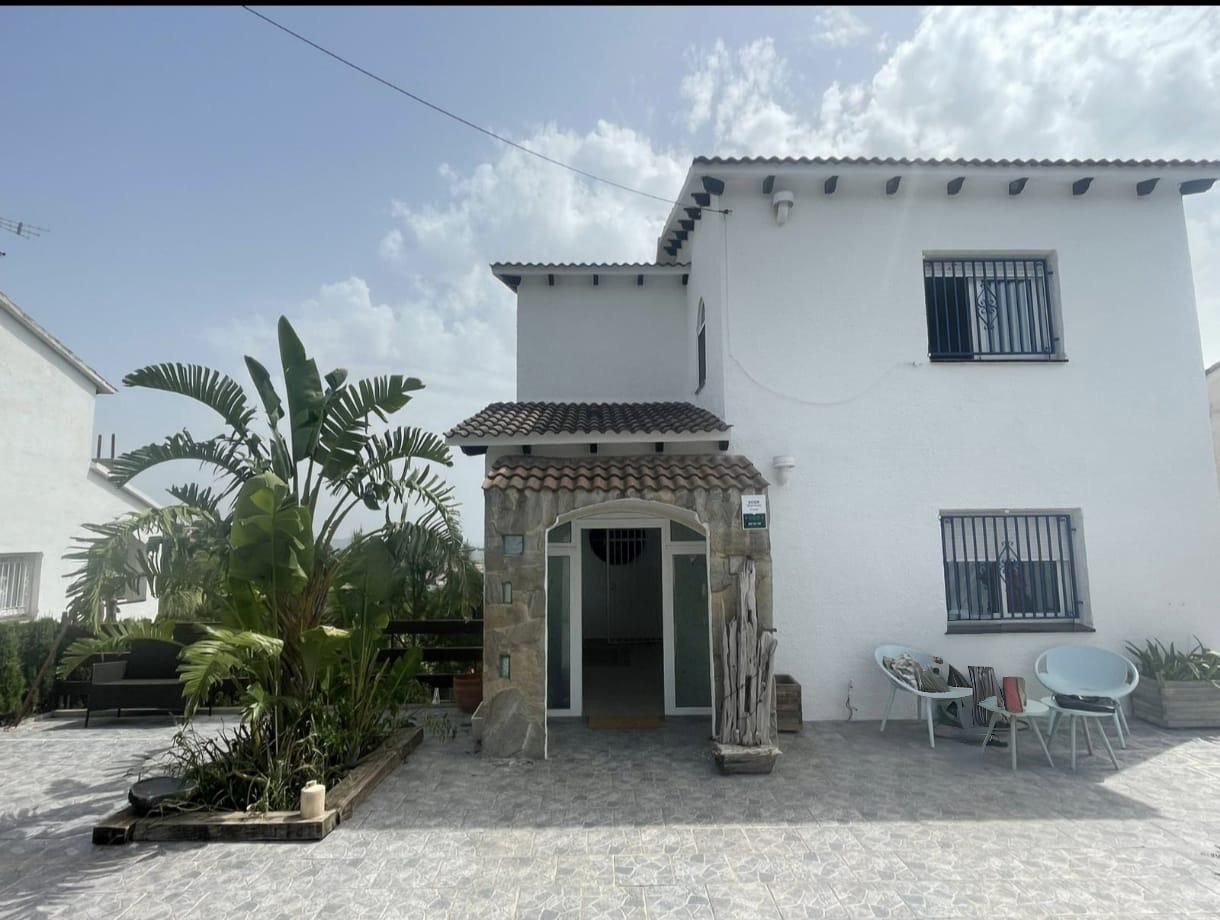 Vista exterior de Casa o xalet en venda en El Vendrell amb Aire condicionat, Calefacció i Jardí privat