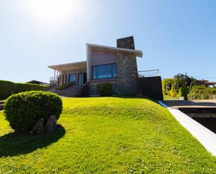 Vista exterior de Casa o xalet en venda en Gorliz amb Terrassa i Piscina