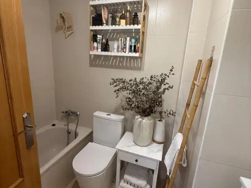 Bathroom of Flat for rent in Calpe / Calp  with Air Conditioner and Balcony