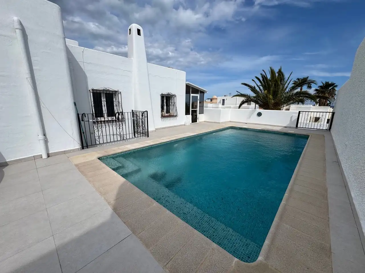 House with pool for sale in Vista de los Ángeles, imagen 2