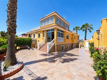 Chalet con balcón en venta en Nueva Torrevieja - Aguas Nuevas