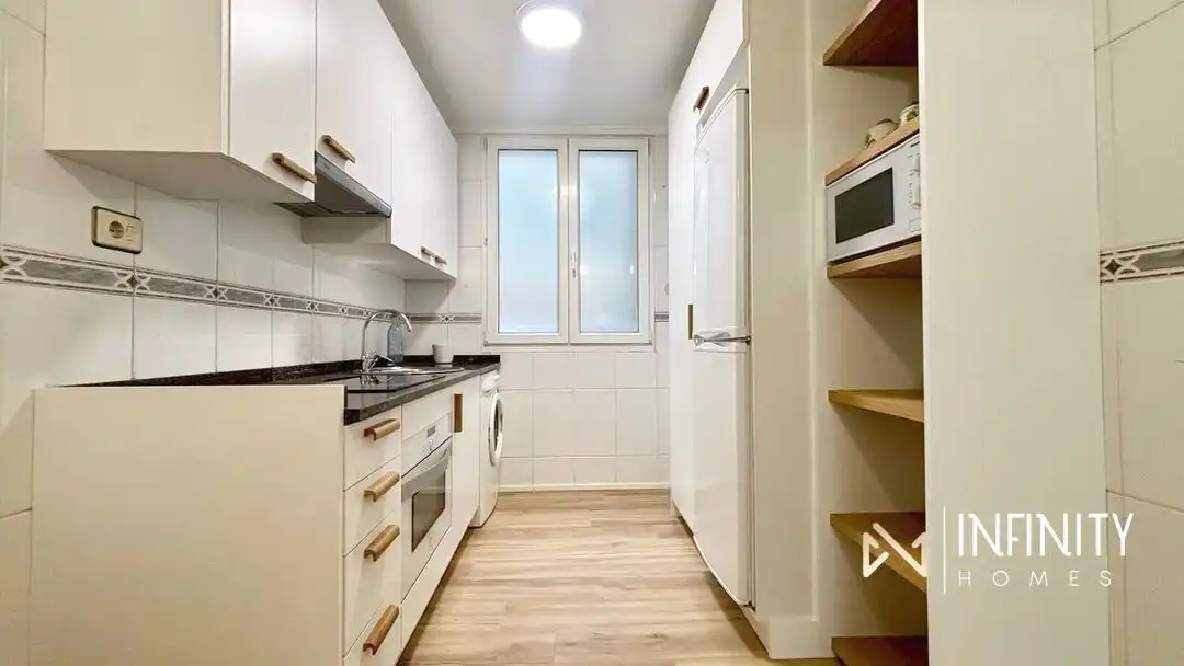 Cuina de Pis en venda en Bilbao  amb Calefacció, Terrassa i Balcó