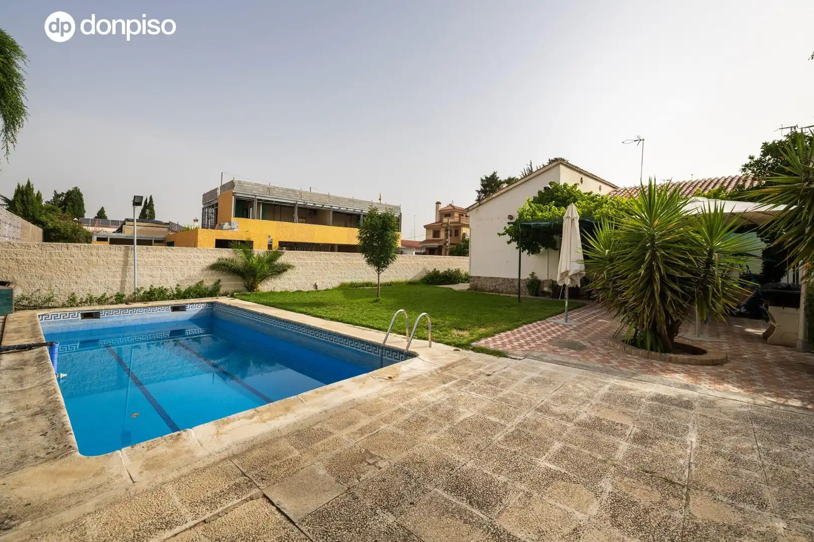 Piscina de Casa o chalet en venta en Armilla con Aire acondicionado, Calefacción y Jardín privado