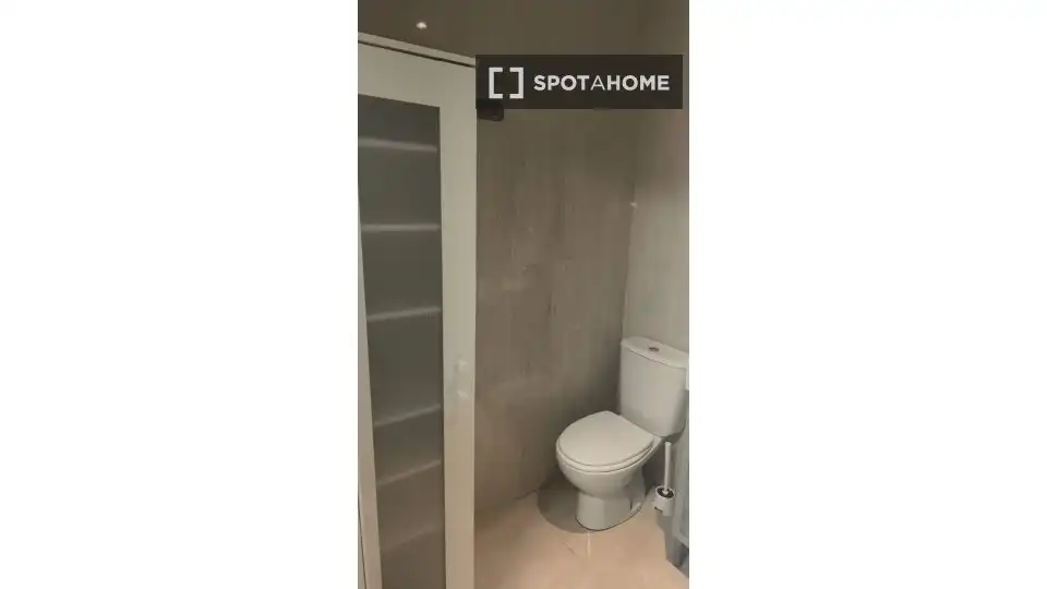 Bathroom of Study for share in Sevilla  with Air Conditioner, Terrace and Furnished