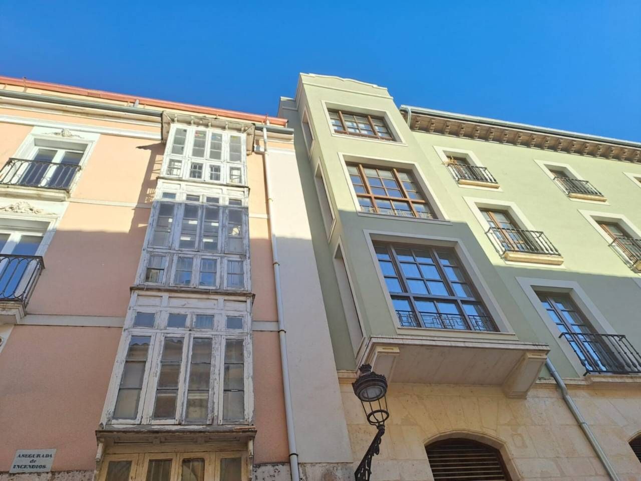 Vista exterior de Àtic en venda en Burgos Capital amb Traster