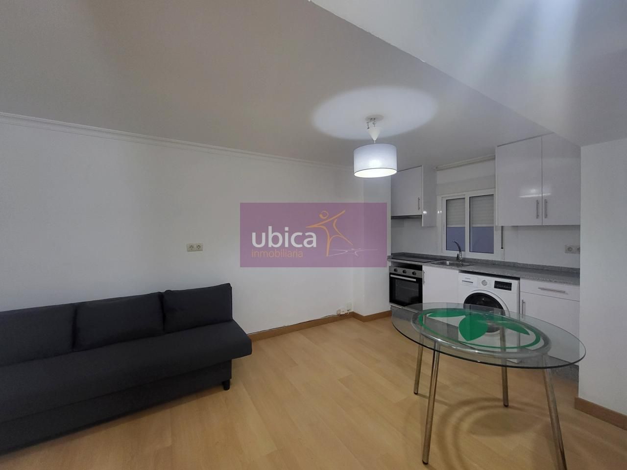 Sala d'estar de Pis en venda en Vigo  amb Moblat