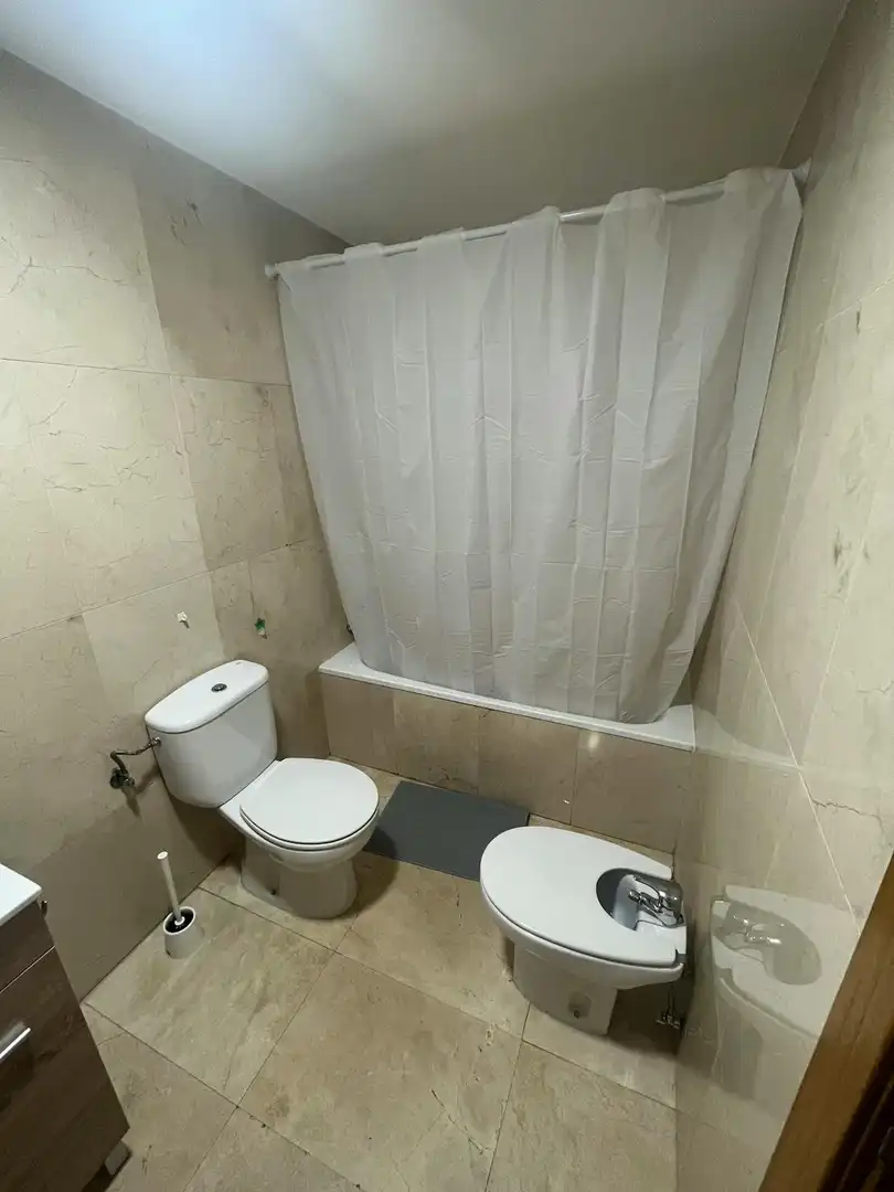 Badezimmer von Wohnung zur untervermieten in Getafe mit Heizung, Möbliert und Waschmaschine