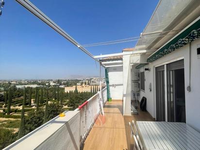 Vista exterior de Àtic en venda en  Granada Capital amb Aire condicionat i Terrassa