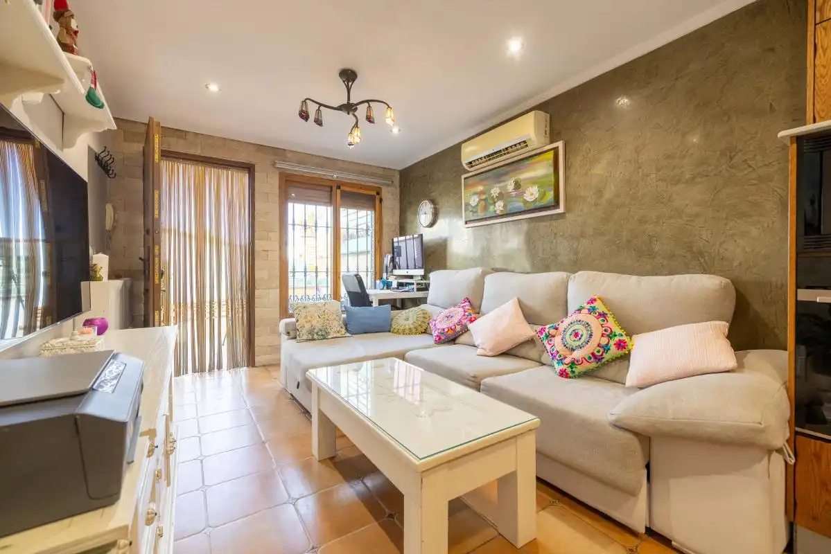 Sala d'estar de Casa o xalet en venda en Torremolinos amb Aire condicionat, Calefacció i Jardí privat