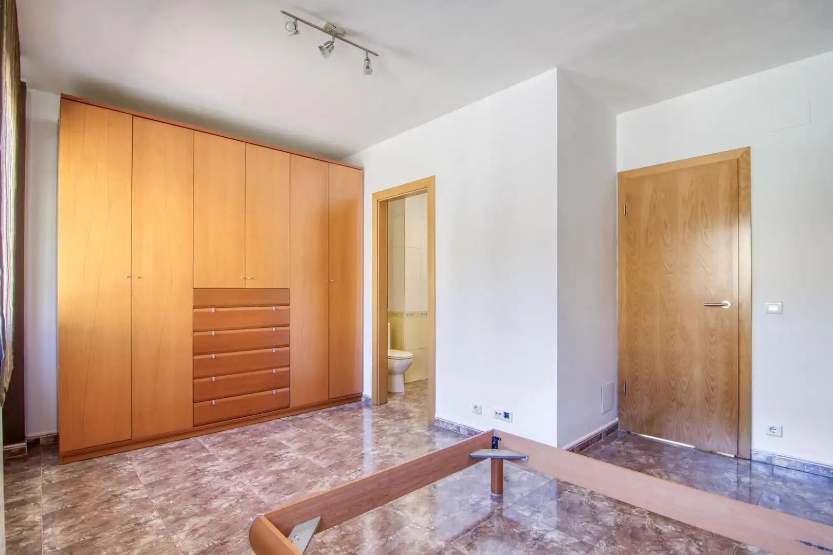 Habitación de Casa adosada en venta en Figueres con Calefacción, Jardín privado y Balcón