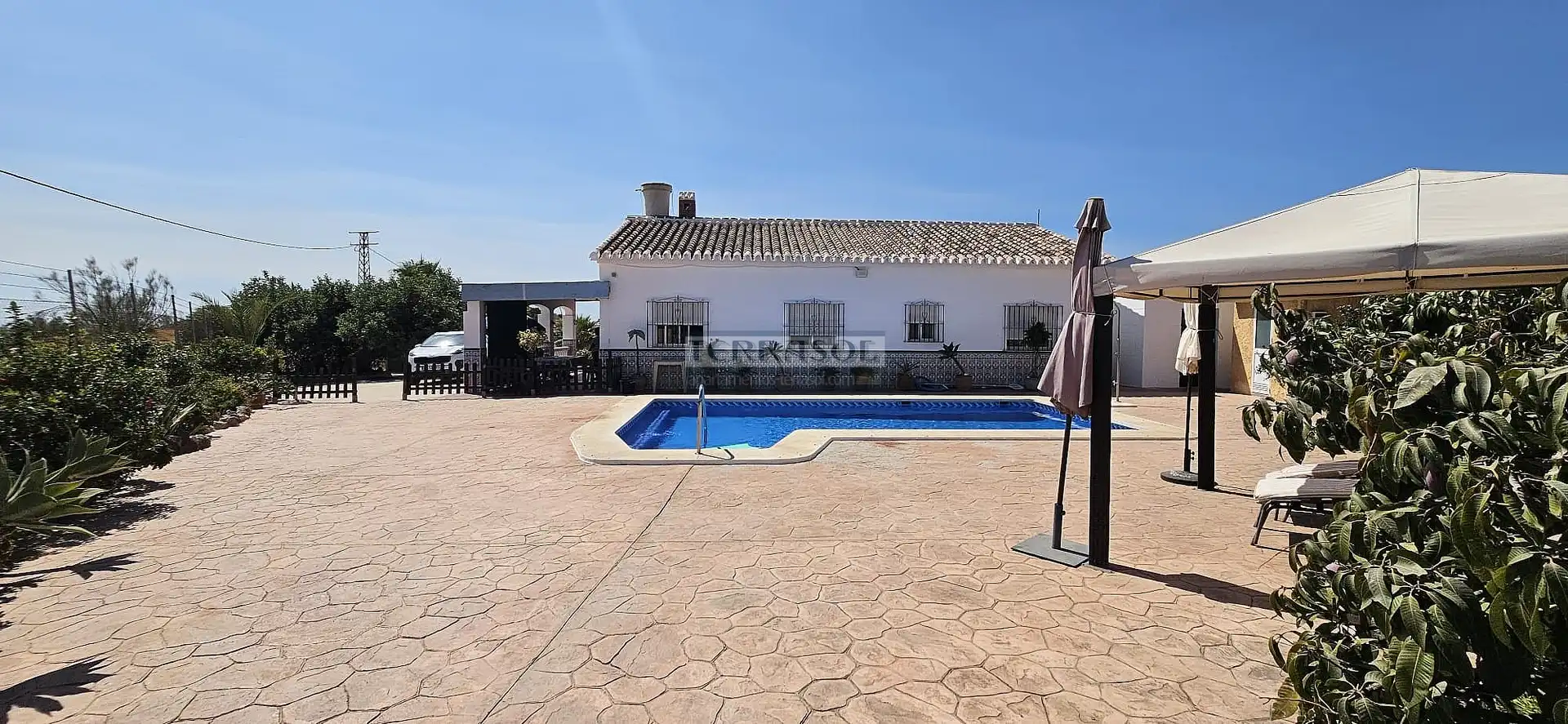 Vista exterior de Casa o xalet en venda en Vélez-Málaga amb Moblat